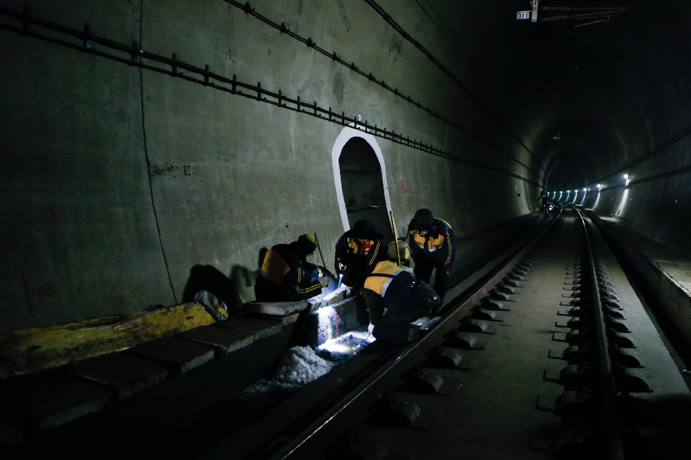 井研铁路运营隧道病害现状